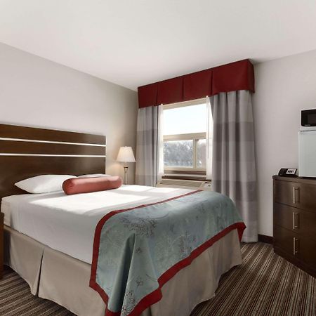 Super 8 By Wyndham Saskatoon Near Downtown Hotel Luaran gambar
