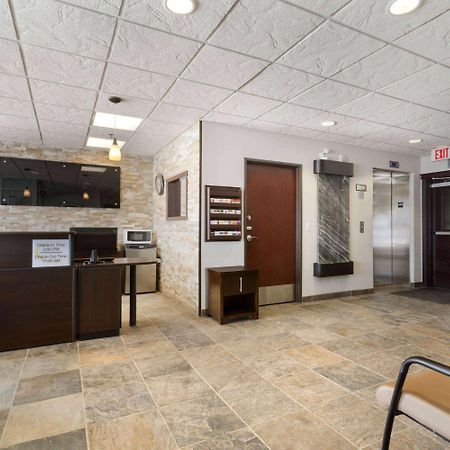 Super 8 By Wyndham Saskatoon Near Downtown Hotel Luaran gambar