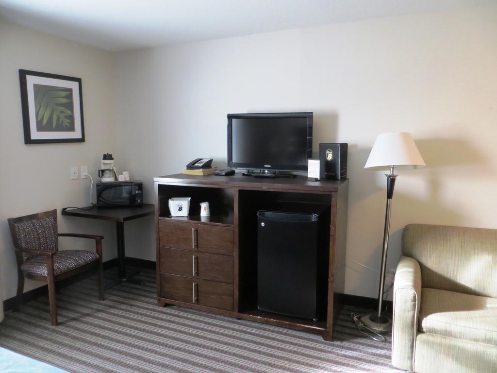 Super 8 By Wyndham Saskatoon Near Downtown Hotel Luaran gambar