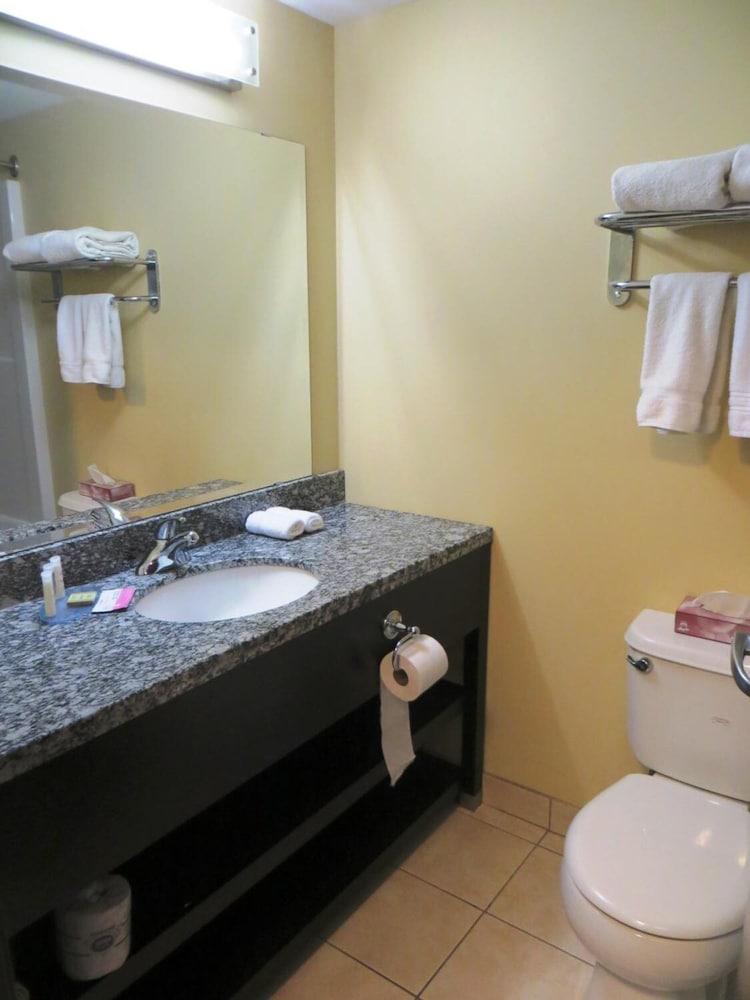 Super 8 By Wyndham Saskatoon Near Downtown Hotel Luaran gambar