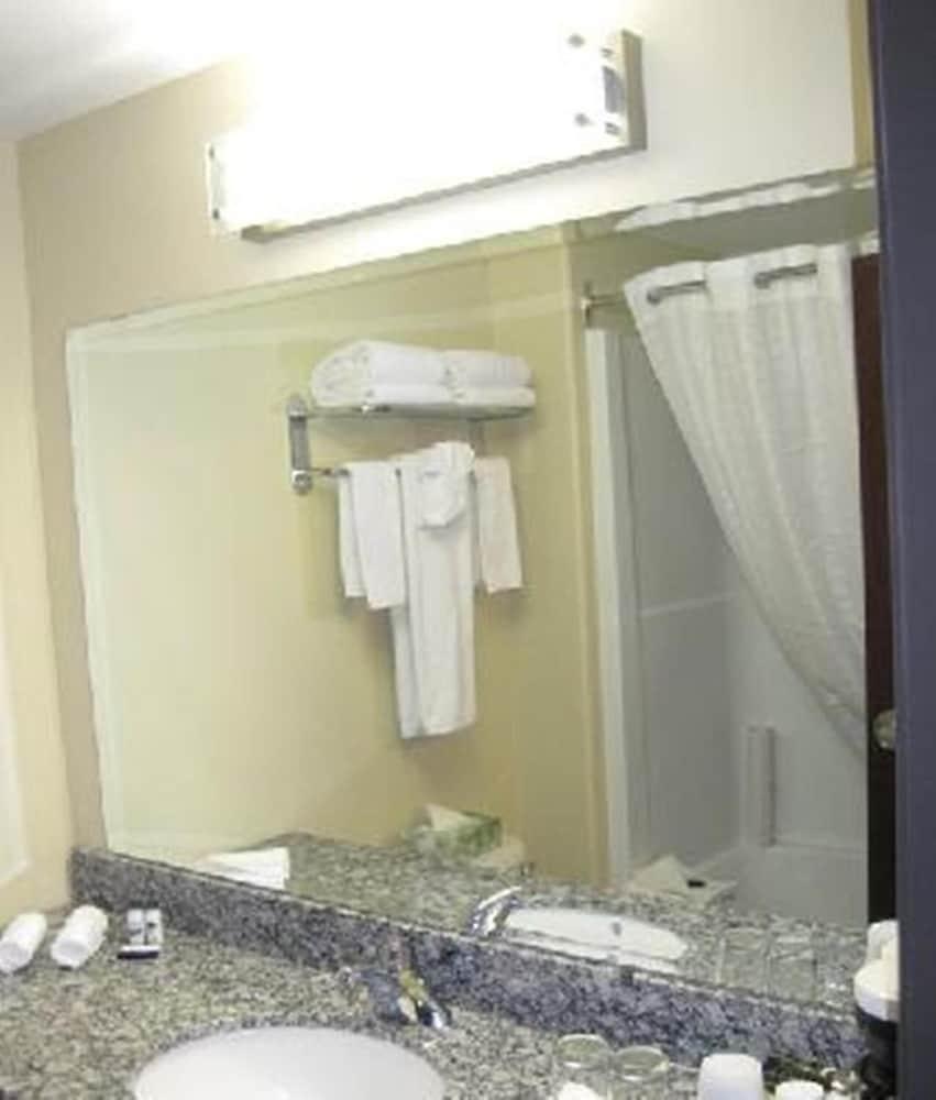 Super 8 By Wyndham Saskatoon Near Downtown Hotel Luaran gambar
