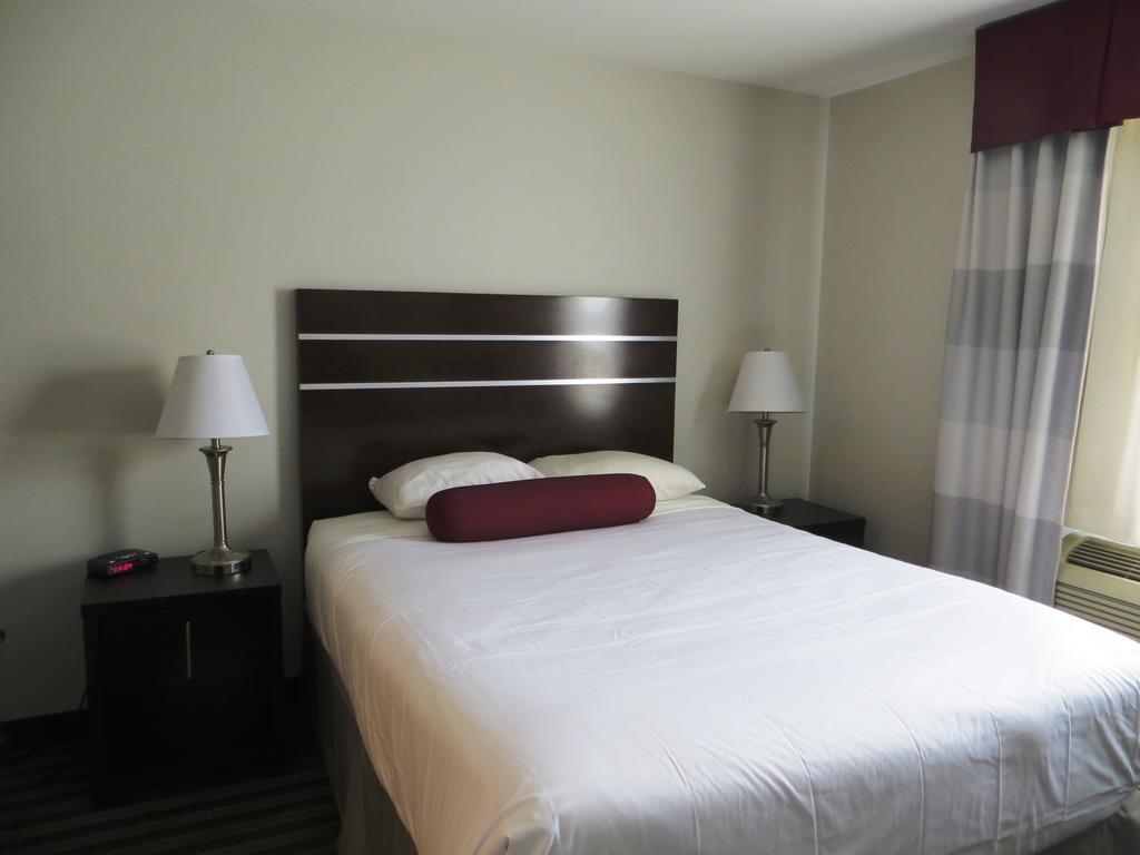 Super 8 By Wyndham Saskatoon Near Downtown Hotel Luaran gambar