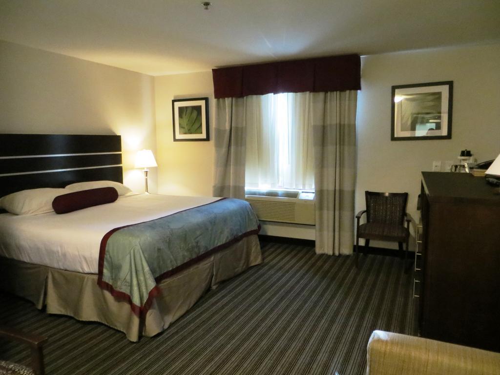 Super 8 By Wyndham Saskatoon Near Downtown Hotel Luaran gambar