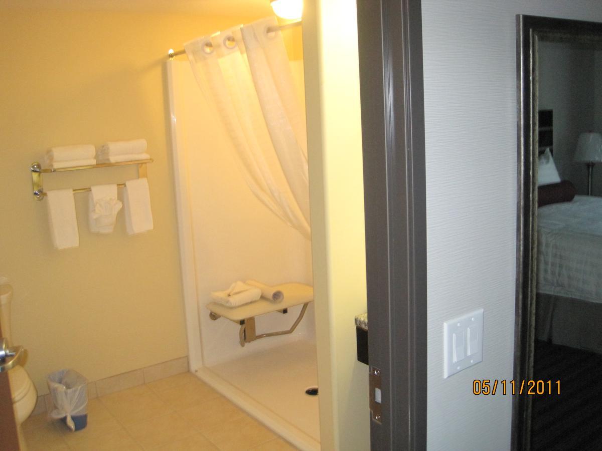 Super 8 By Wyndham Saskatoon Near Downtown Hotel Luaran gambar