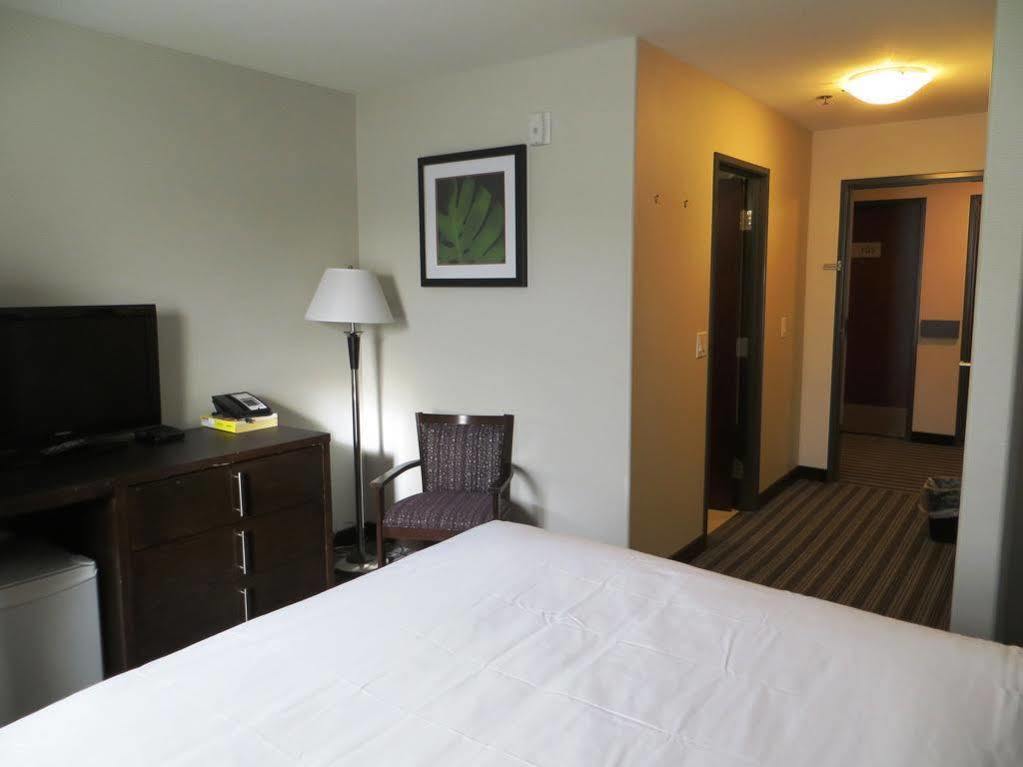 Super 8 By Wyndham Saskatoon Near Downtown Hotel Luaran gambar