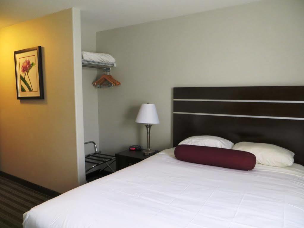 Super 8 By Wyndham Saskatoon Near Downtown Hotel Luaran gambar